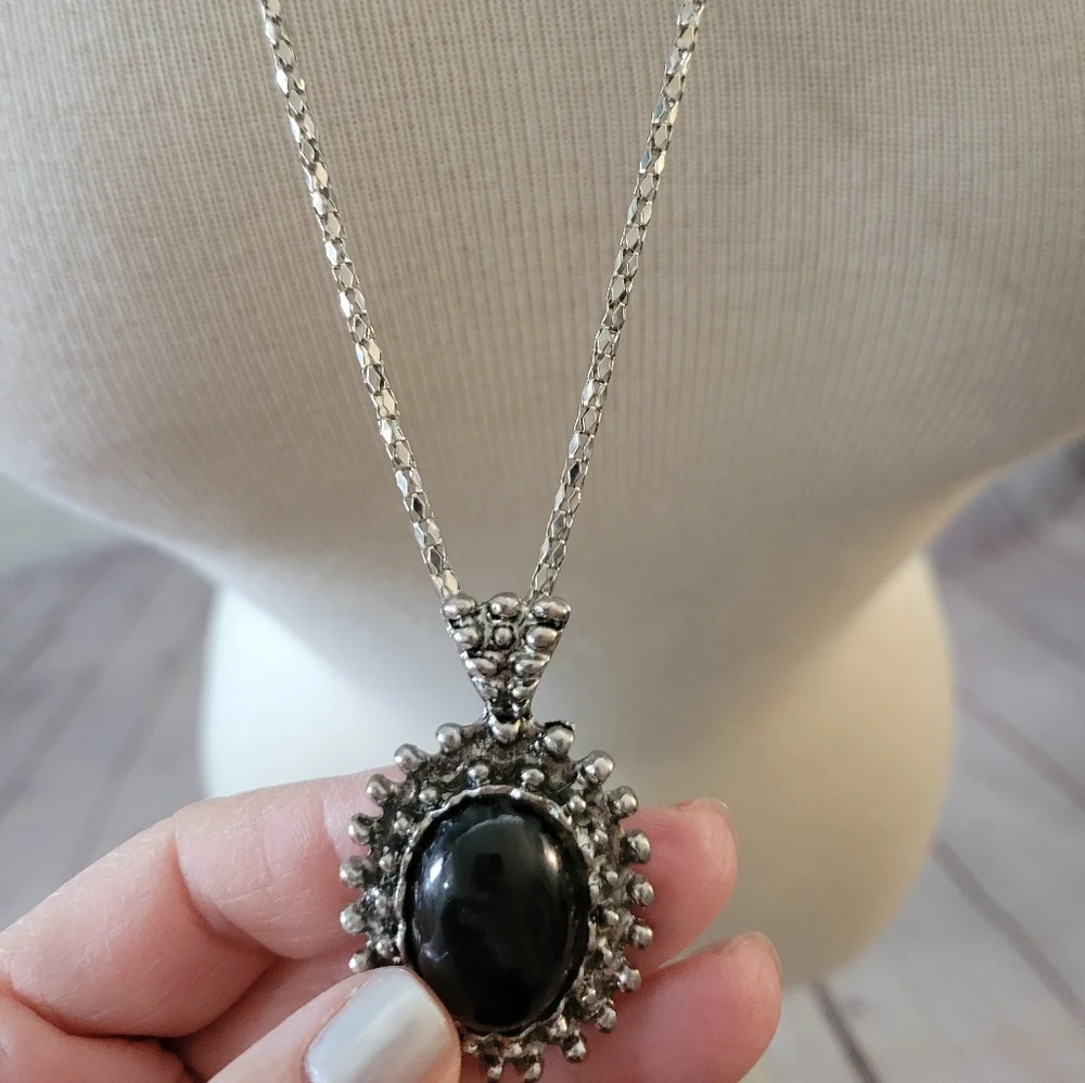 Vintage Pendant Necklace - Picture 2 of 7